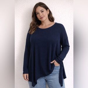 Women's Navy Long-Sleeve Lightweight Pullover